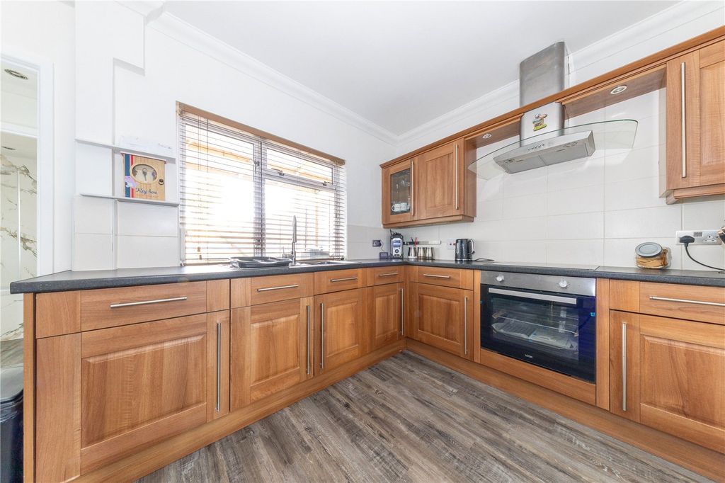 Property photo 3 of 16 Kitchen/Breakfast