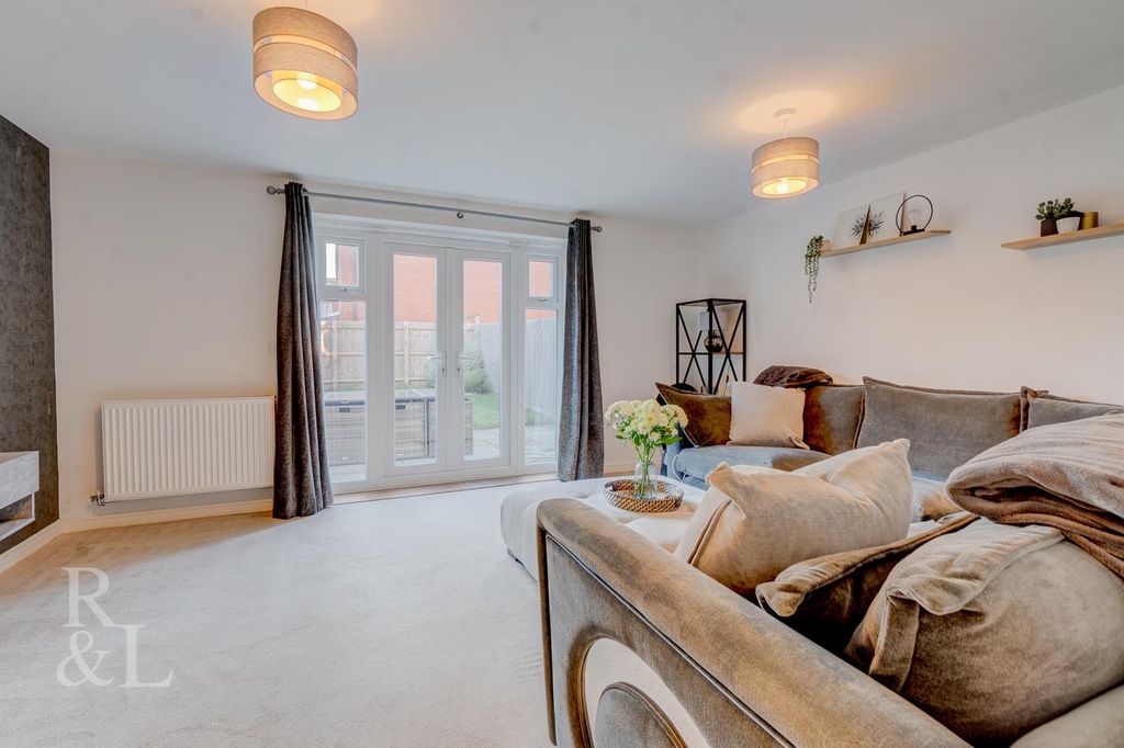 Property photo 3 of 22 Batched  (2).Jpg