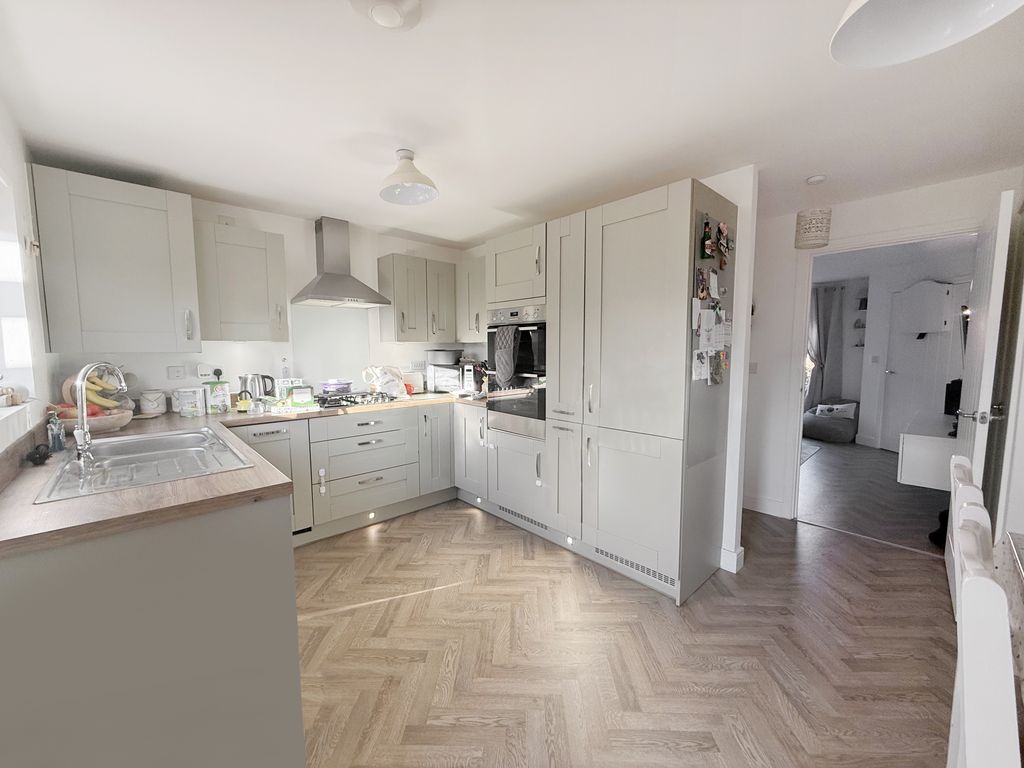 Property photo 2 of 18 Image00034Dp