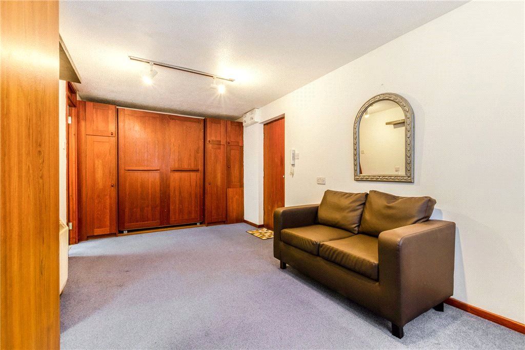 Property photo 2 of 7 Studio