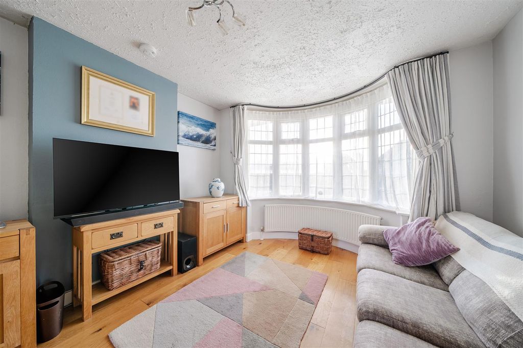 Property photo 3 of 10 Watford Road - Lounge.Jpg