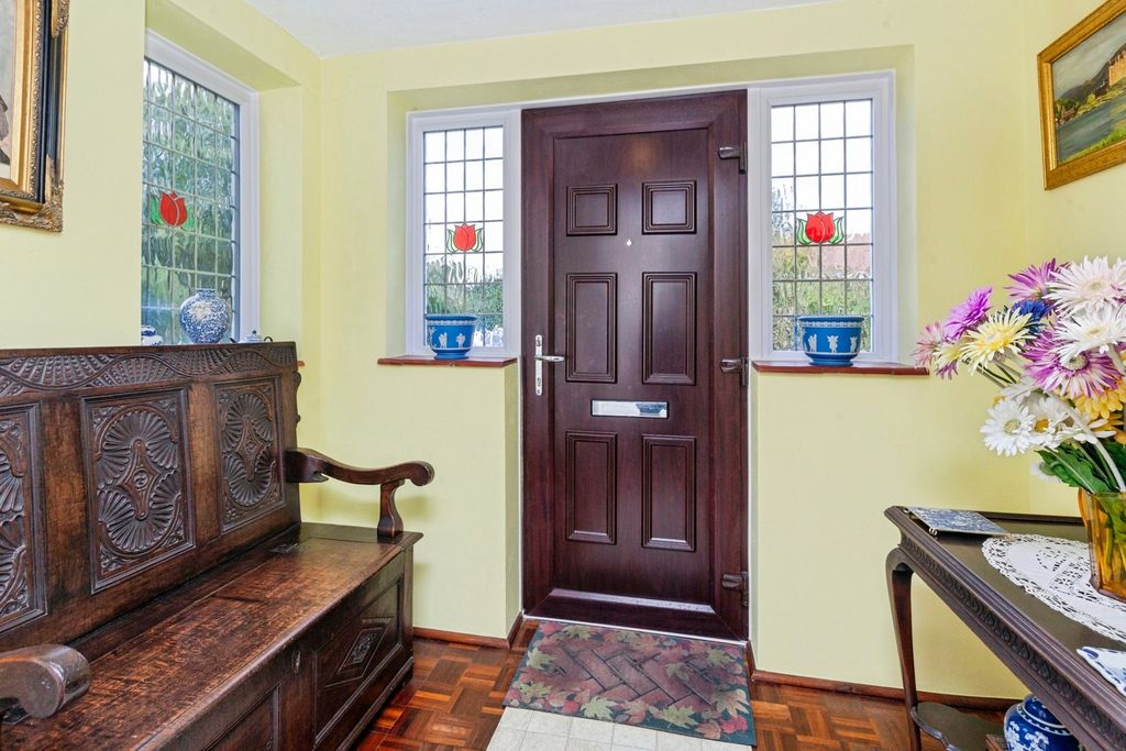 Property photo 2 of 22 Entrance Hall