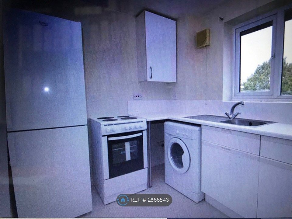 Property photo 3 of 6 Kitchen