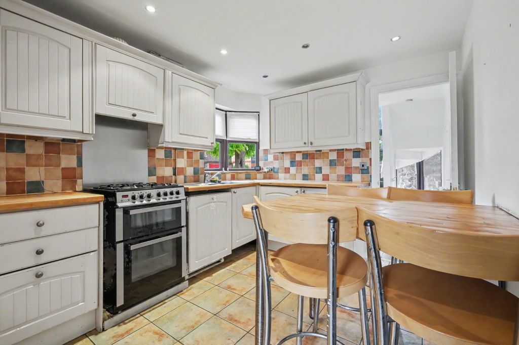 Property photo 3 of 19 5288626
