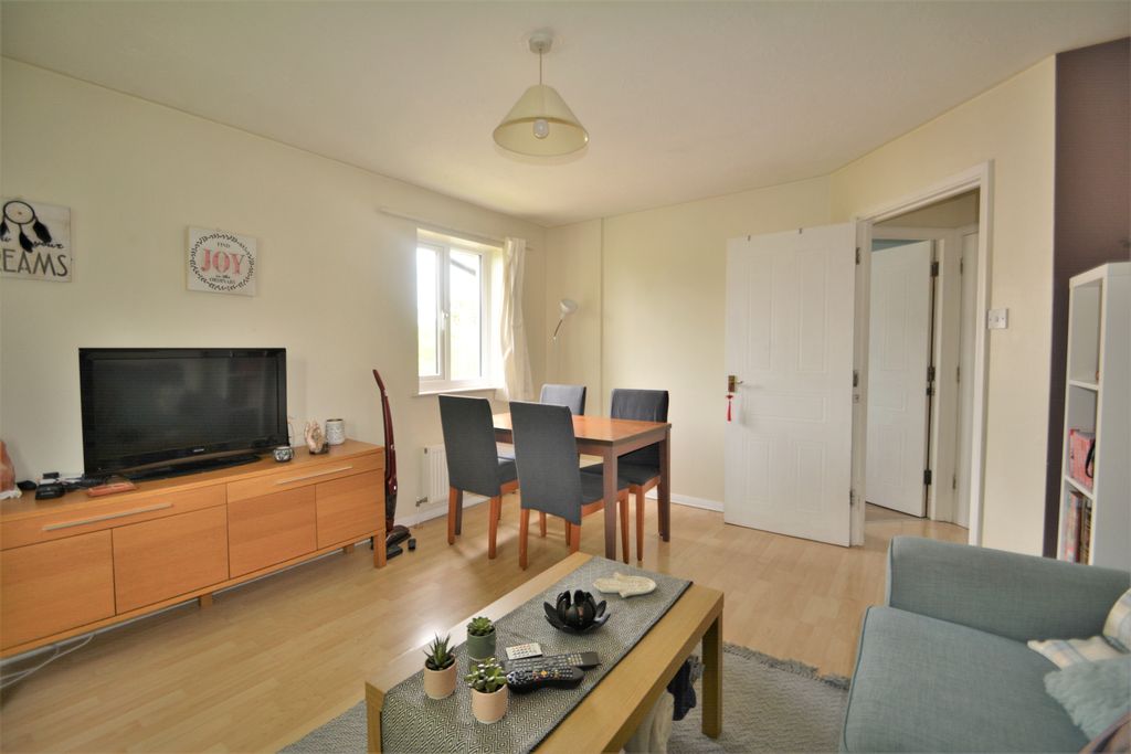 Property photo 2 of 8