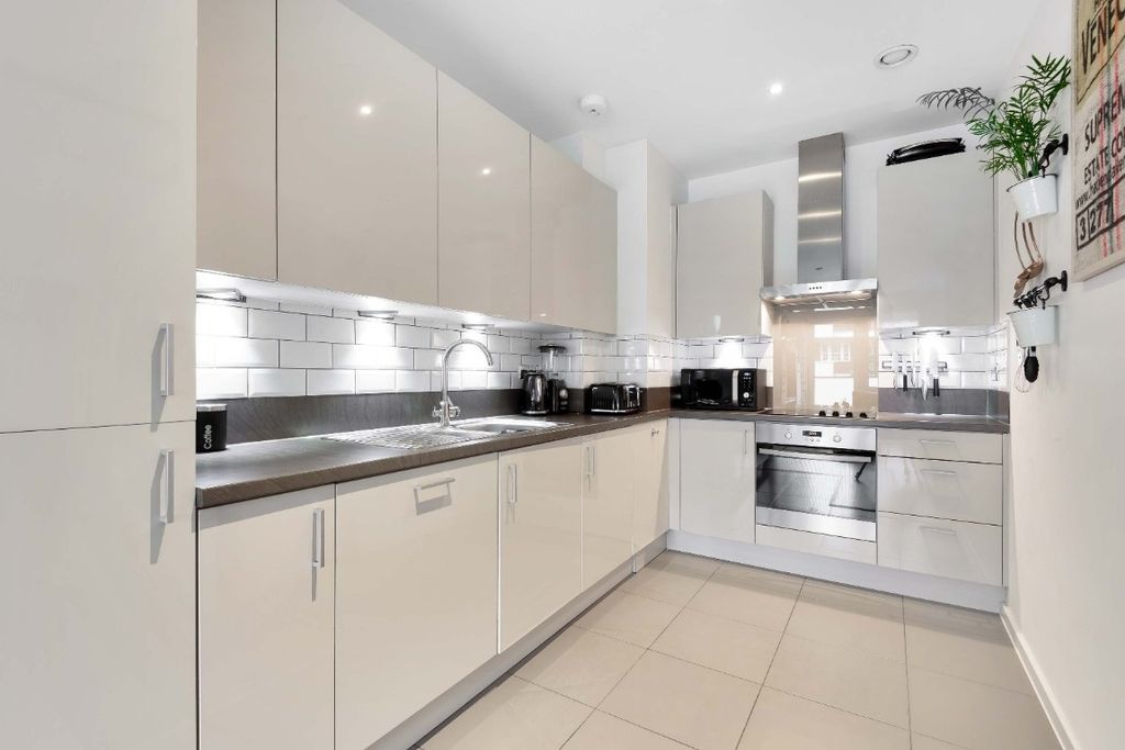 Property photo 3 of 6 Photo 2