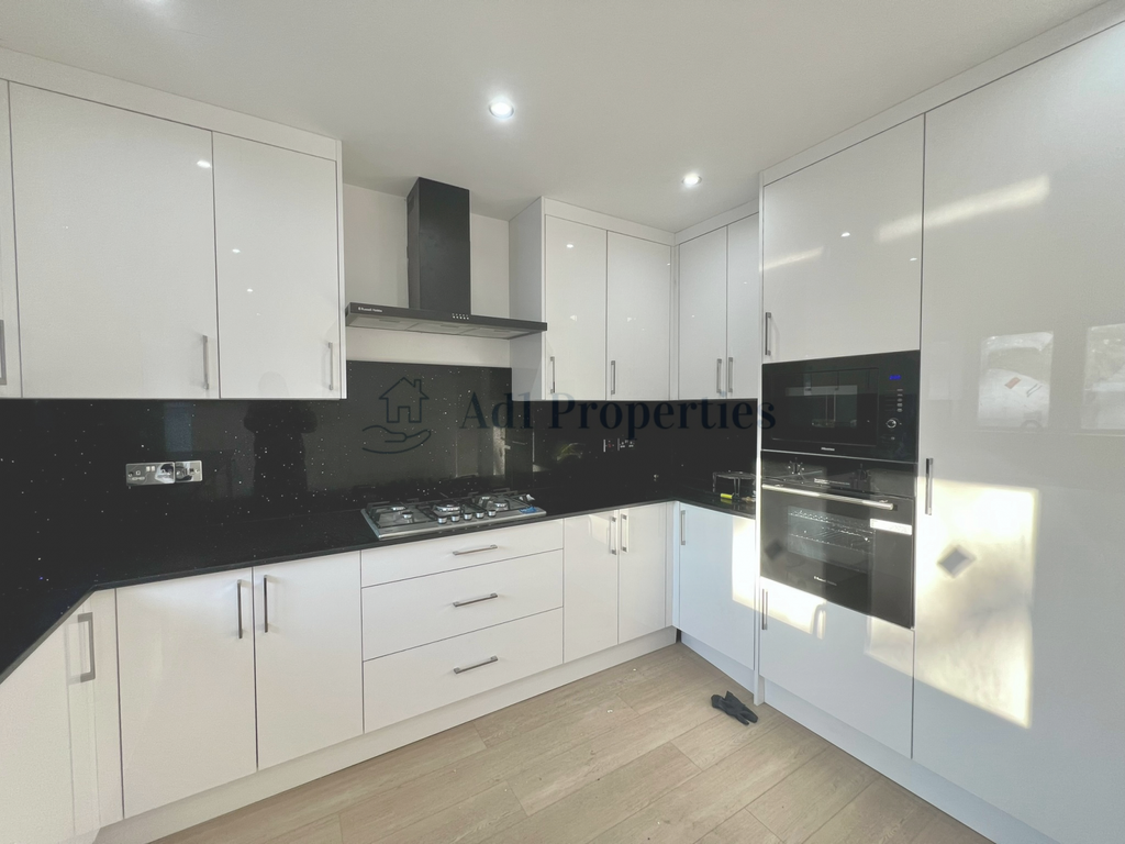 Property photo 1 of 23 Stunning 6-Bedroom Family Home | Â£3,777 Pcm | Available Now