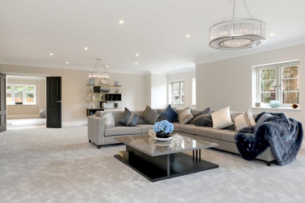 Property photo 3 of 12 Drawing Room