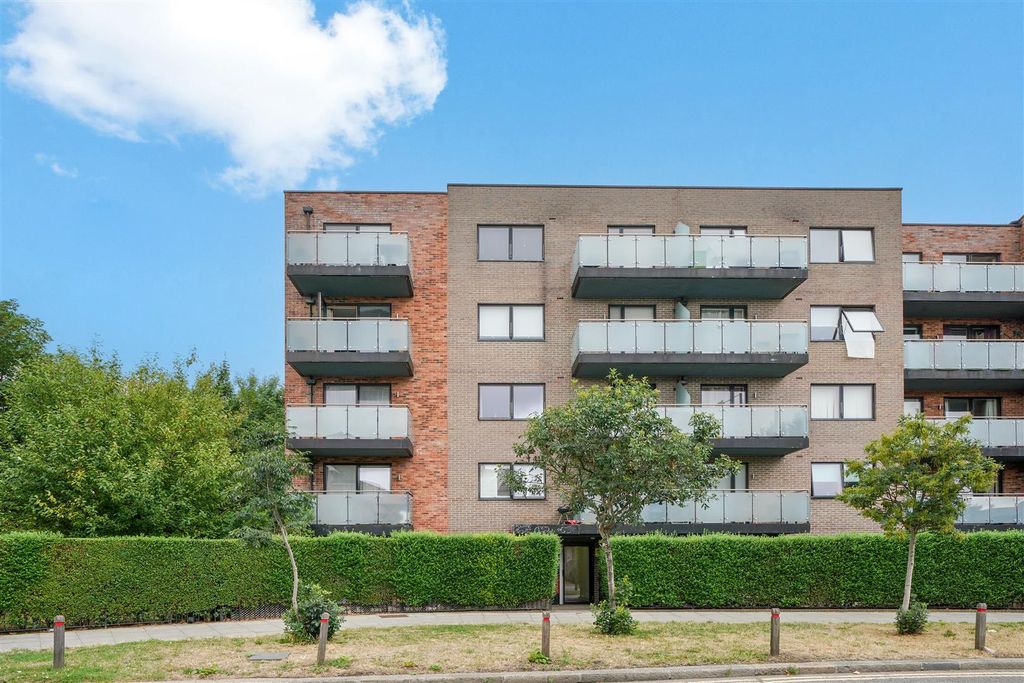 Property photo 3 of 12 Flat 12, 70 Craven Park - Ddlxj0v1Wautlqtc0Llk.Jpg