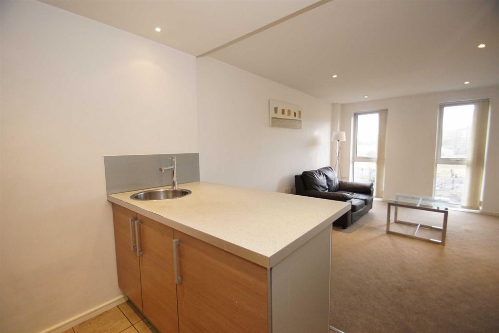 Property photo 2 of 8
