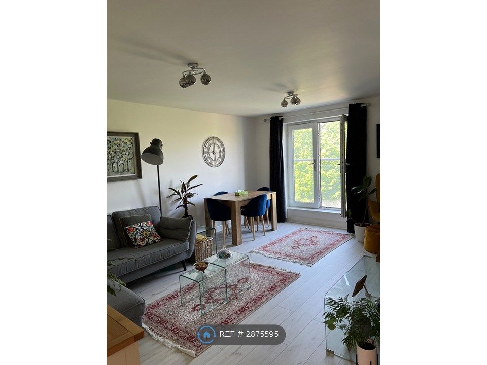 Property photo 1 of 12 Living/ Dining Area