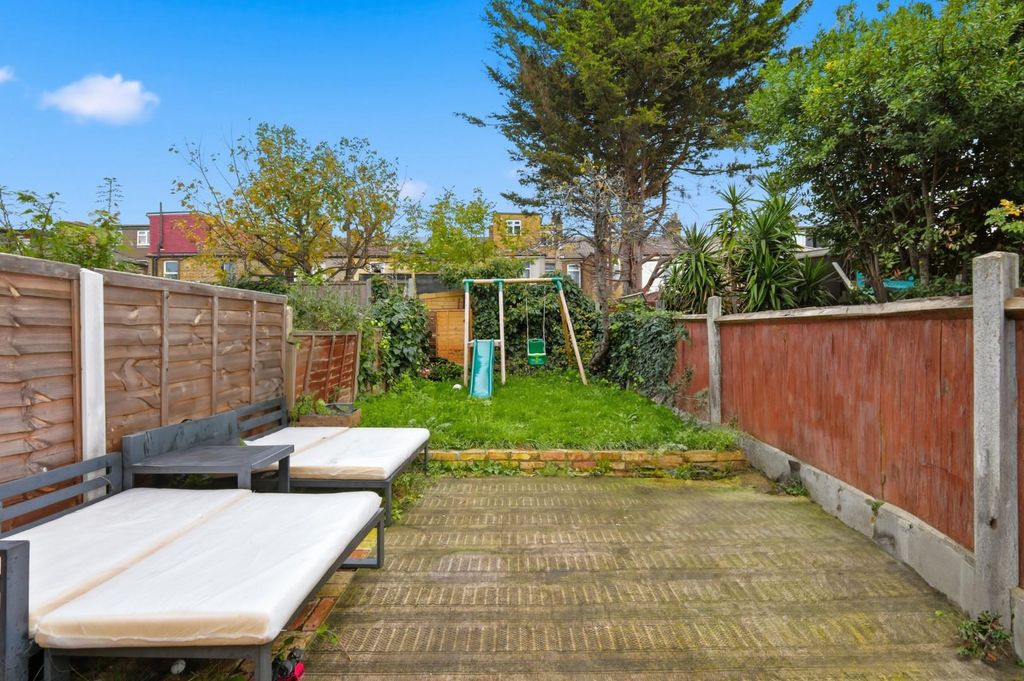 Property photo 2 of 20