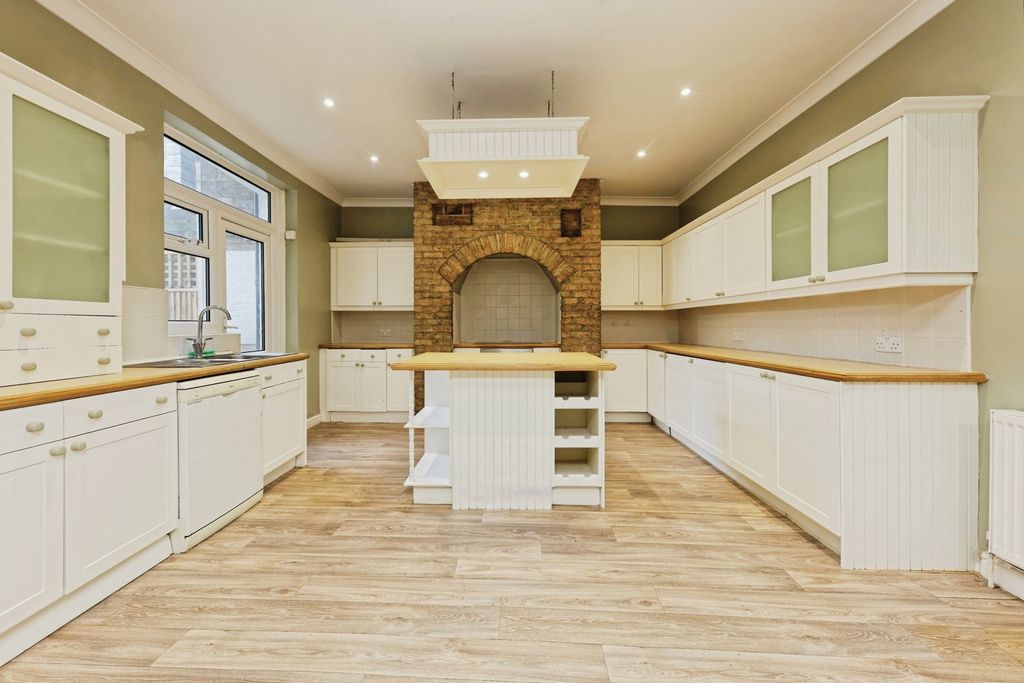 Property photo 2 of 21 Pbox-Img.Jpg