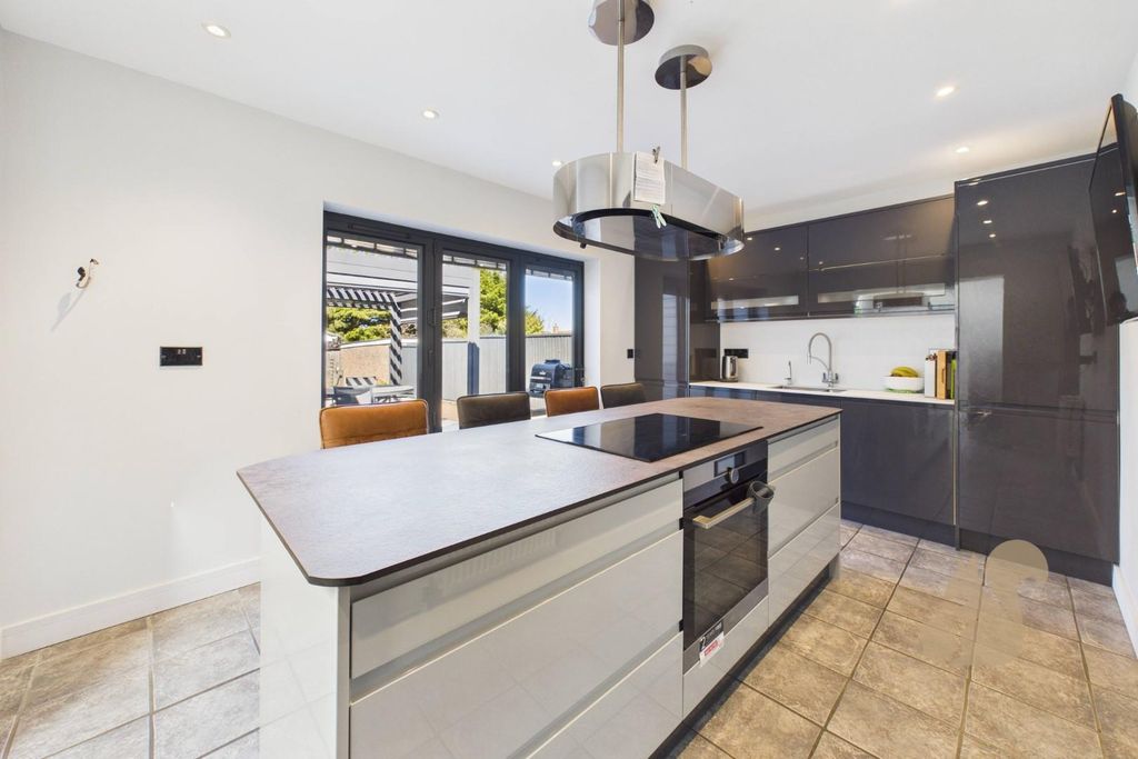 Property photo 2 of 30 Kitchen