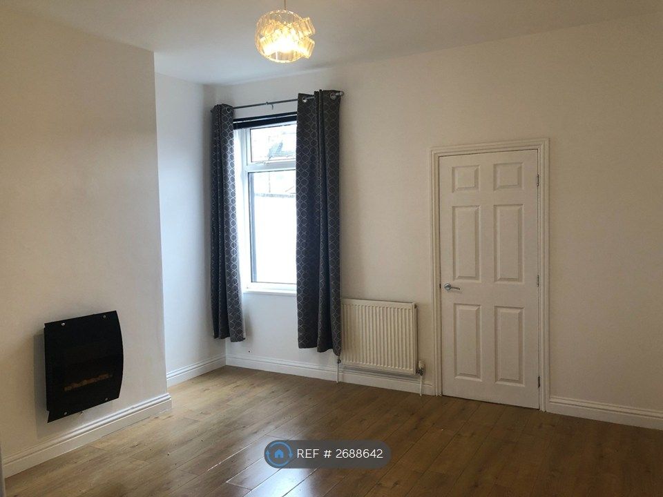 Property photo 2 of 13 Dining/Living Room