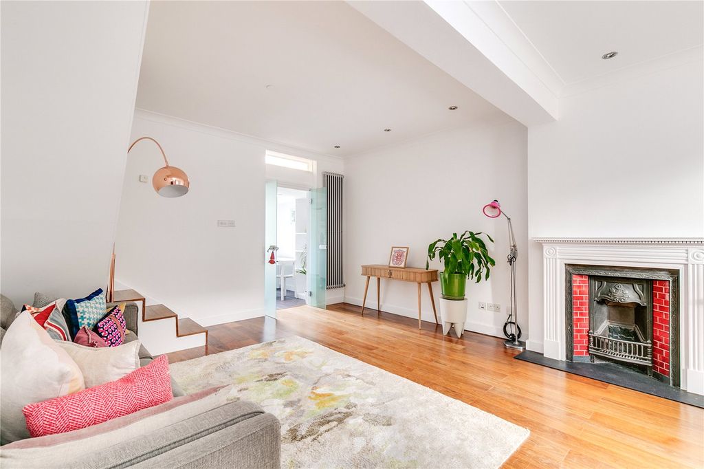 Property photo 2 of 23 Picture No. 21