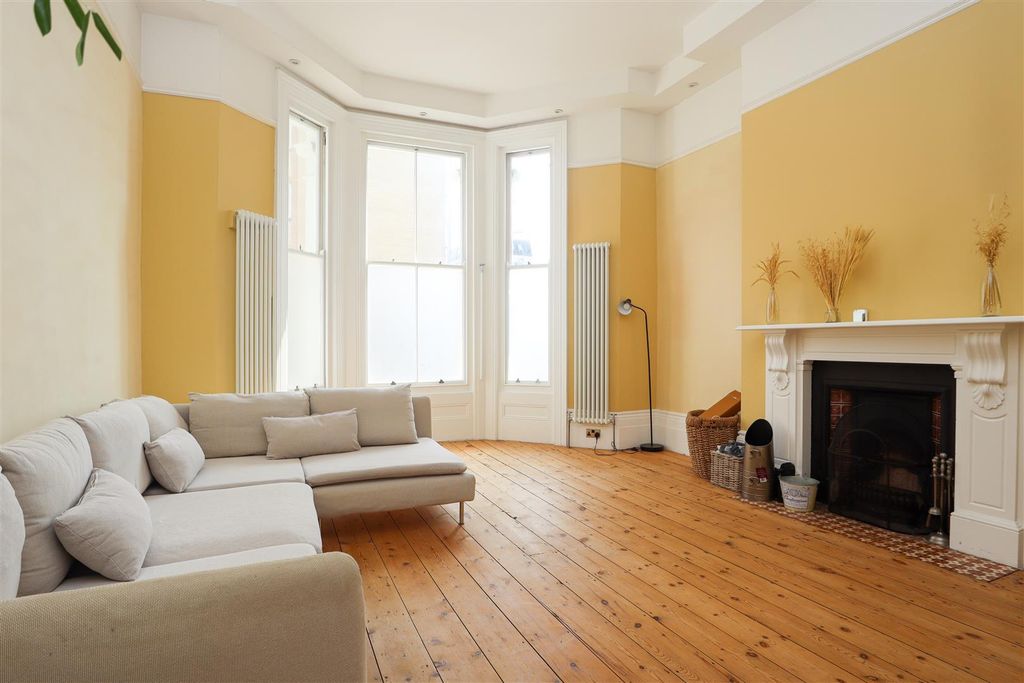 Property photo 1 of 9 Living Room