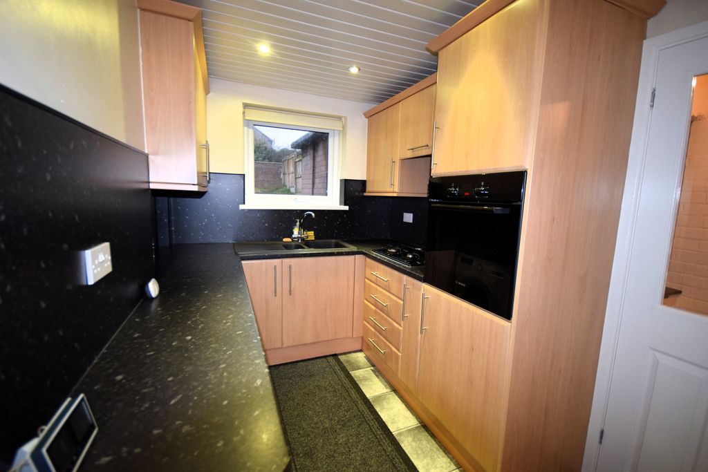 Property photo 3 of 10 Kitchen