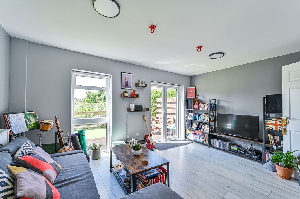 Property photo 2 of 17