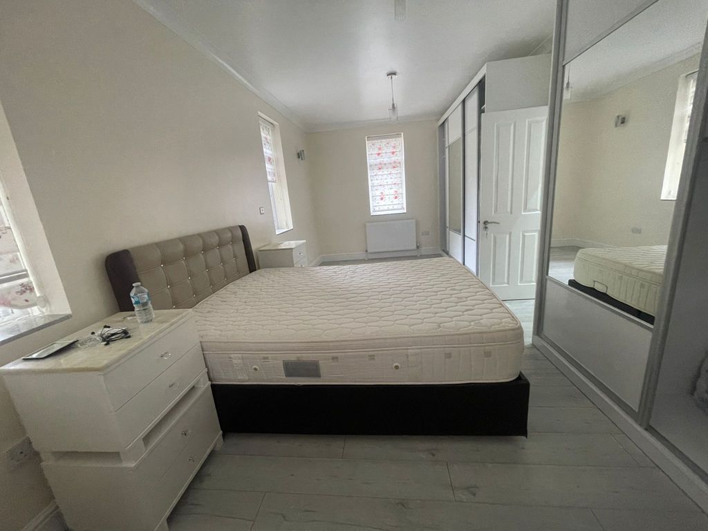 Property photo 1 of 17 Photo 19