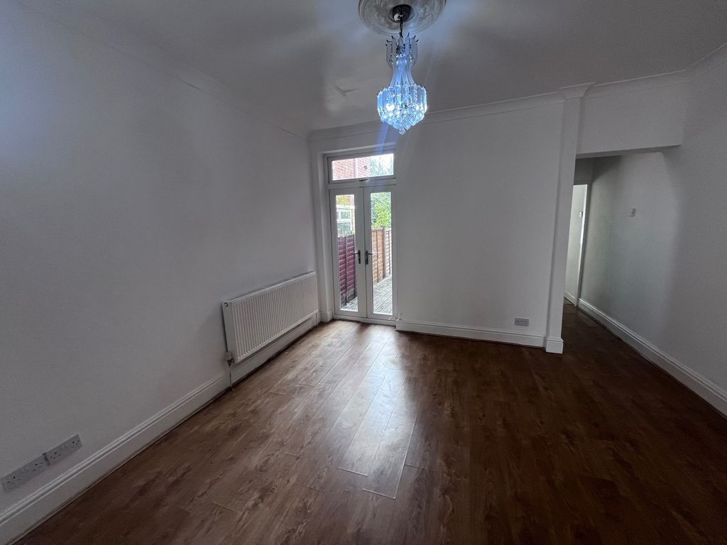 Property photo 2 of 9 Image