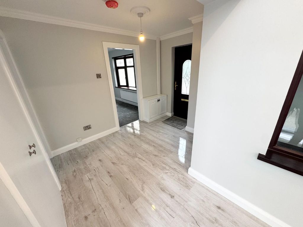 Property photo 2 of 18 Hallway