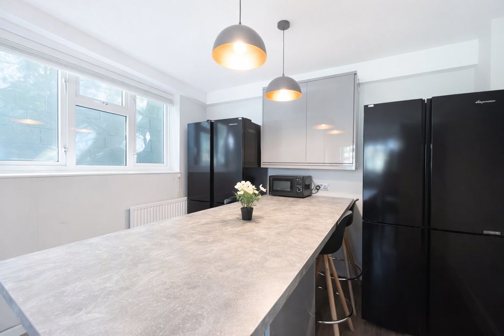 Additional image 4 of 8 bed shared accommodation to rentAuckland Drive, Brighton BN2