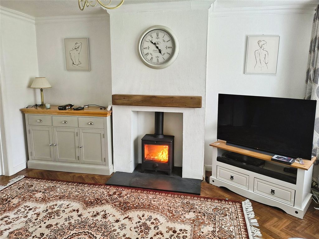 Property photo 2 of 13 Lounge