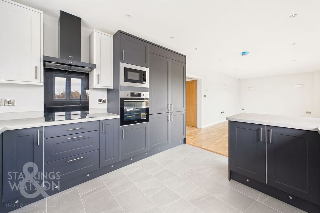 Property photo 3 of 23