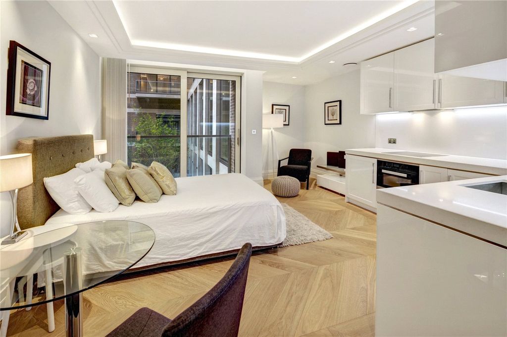 Property photo 1 of 7 Wren House