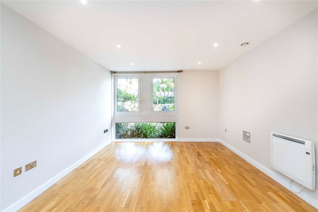 Property photo 2 of 17 Picture No. 41
