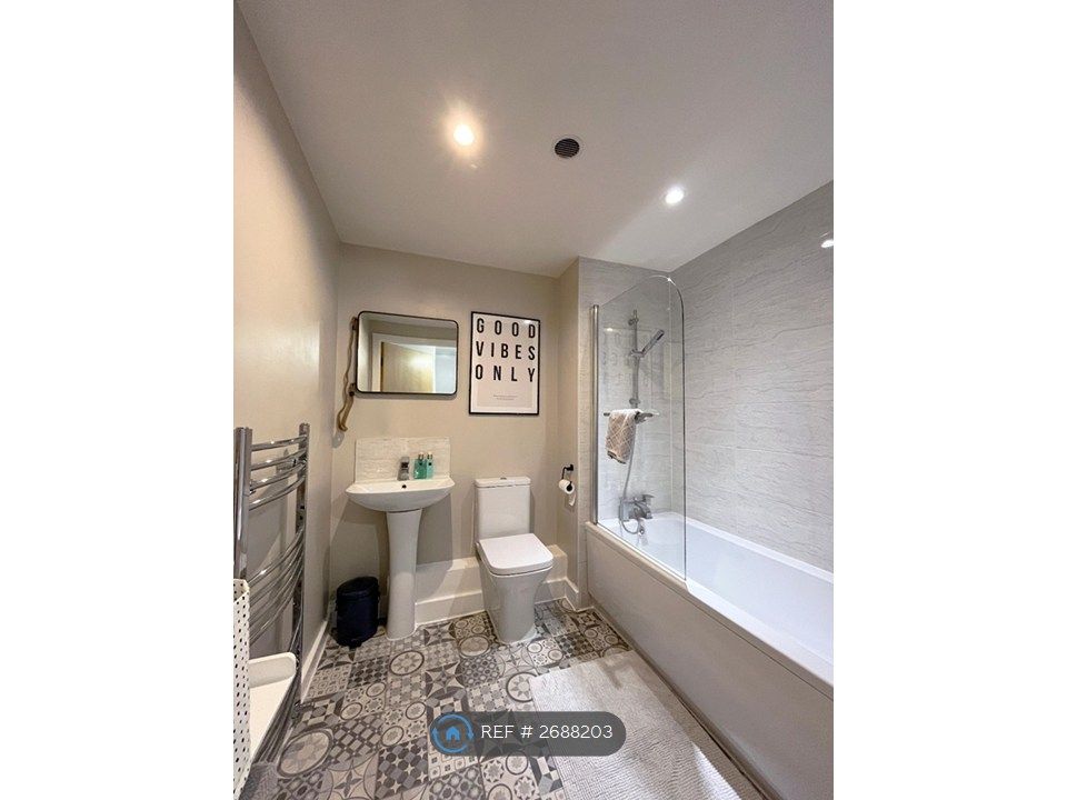 Property photo 2 of 16 Main Bathroom