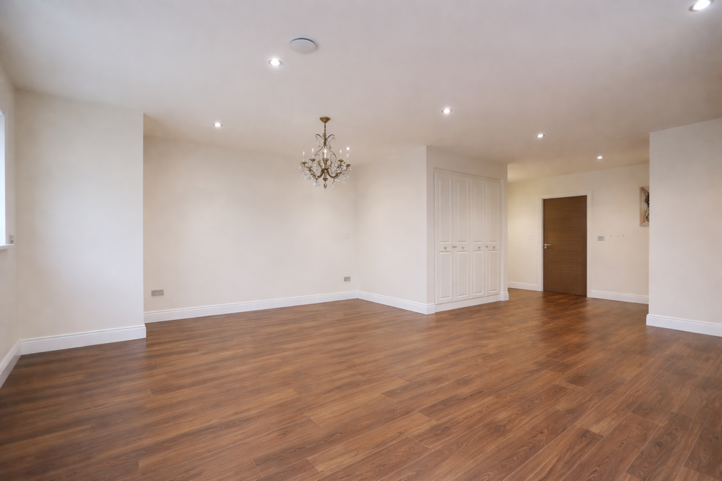 Property photo 2 of 27 Picture No. 33