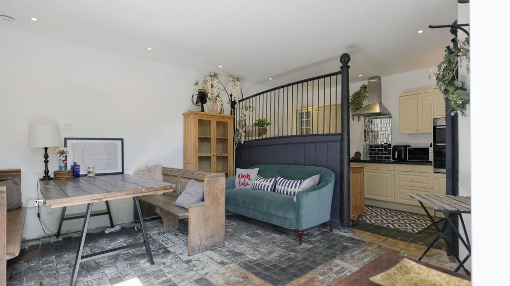 Property photo 1 of 19 Photo 20