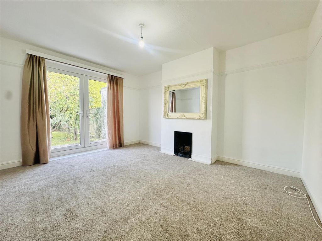 Property photo 2 of 14 Lounge