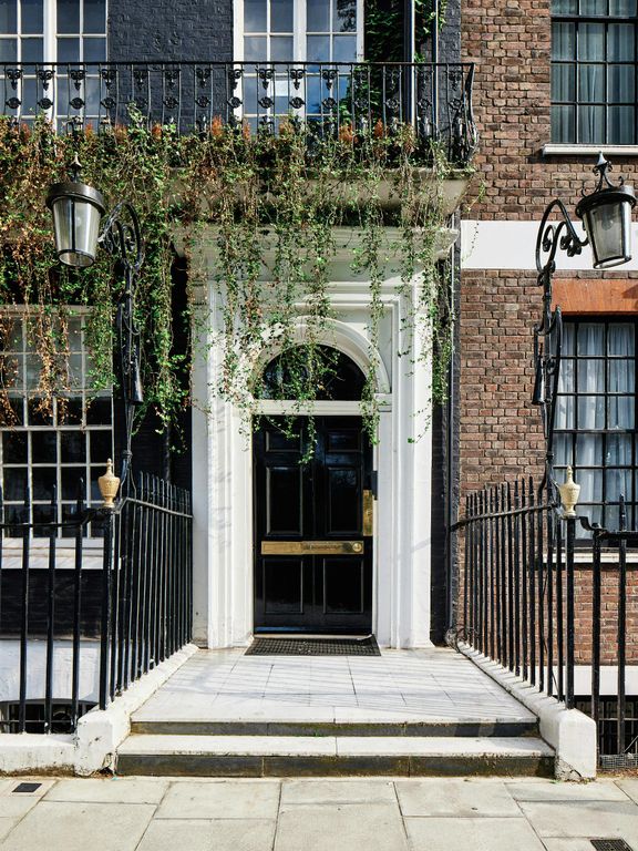 Property photo 2 of 6 Manchester_Square_Cormack_Advertising__Henry_Woide_003.Jpg