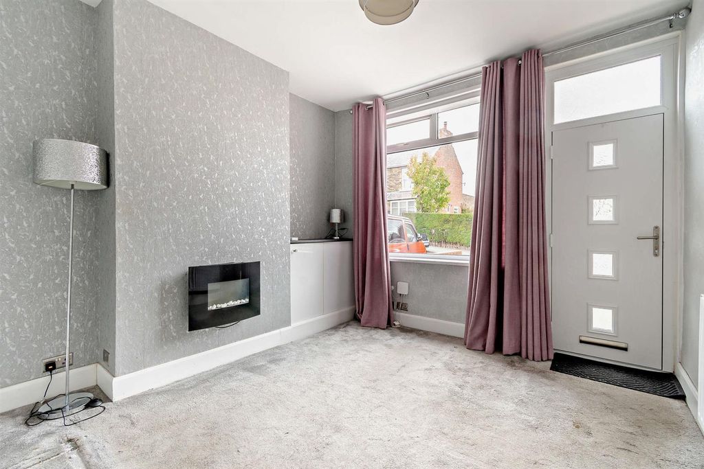 Property photo 2 of 8 8665426-Interior01-800.Jpg