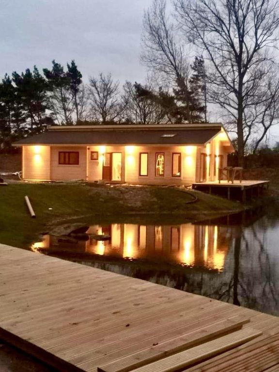 Property photo 3 of 15 Night.Jpg