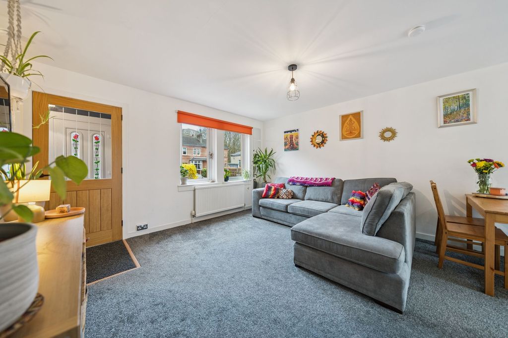 Property photo 2 of 28