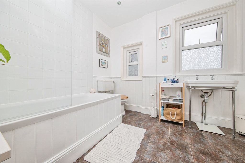 Additional image 17 of 6 bed semi-detached house for saleFronks Road, Harwich CO12