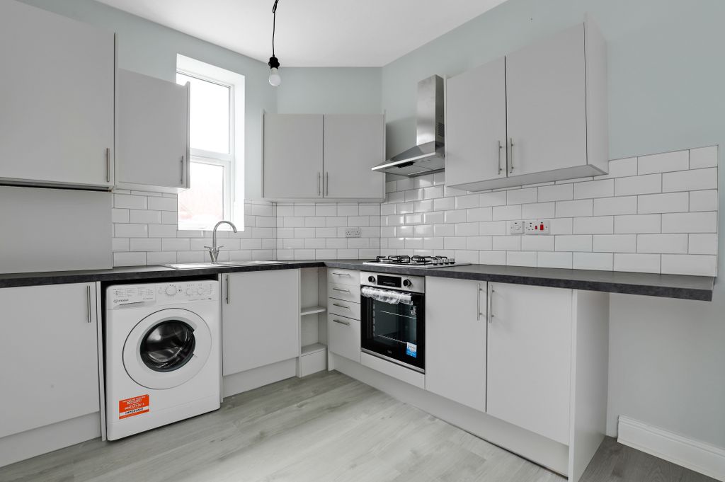 Property photo 1 of 15 05-Cf4Ejhmcb - Flat 2 13 Enmore Road - 13