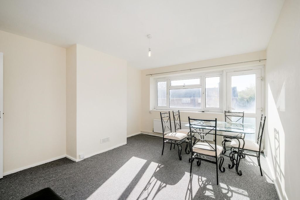 Property photo 3 of 14 Dining Room