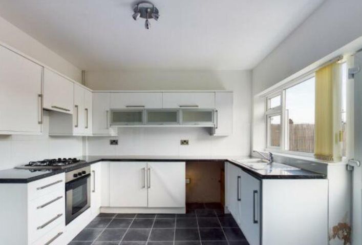 Property photo 2 of 8 Kitchen