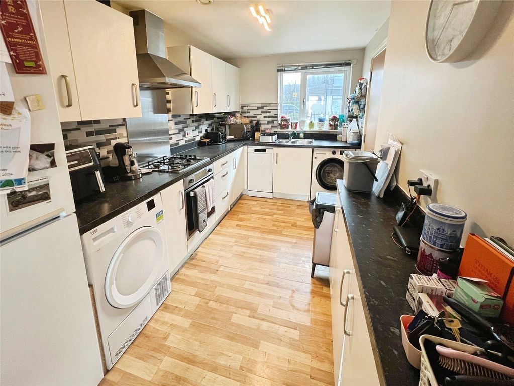 Property photo 3 of 14 Picture No. 12