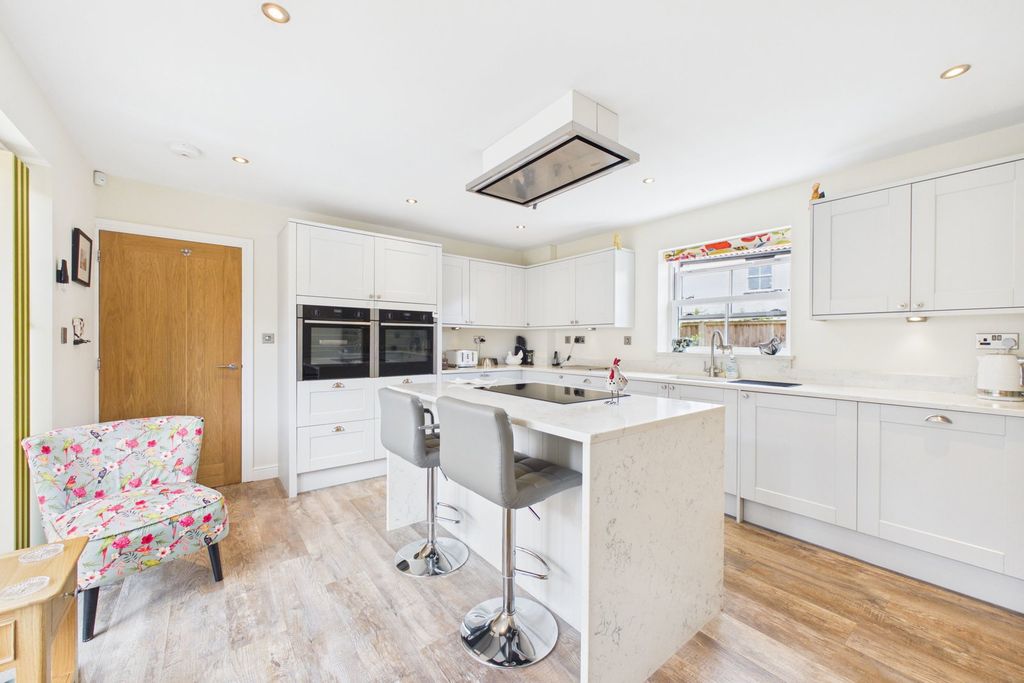 Property photo 2 of 47