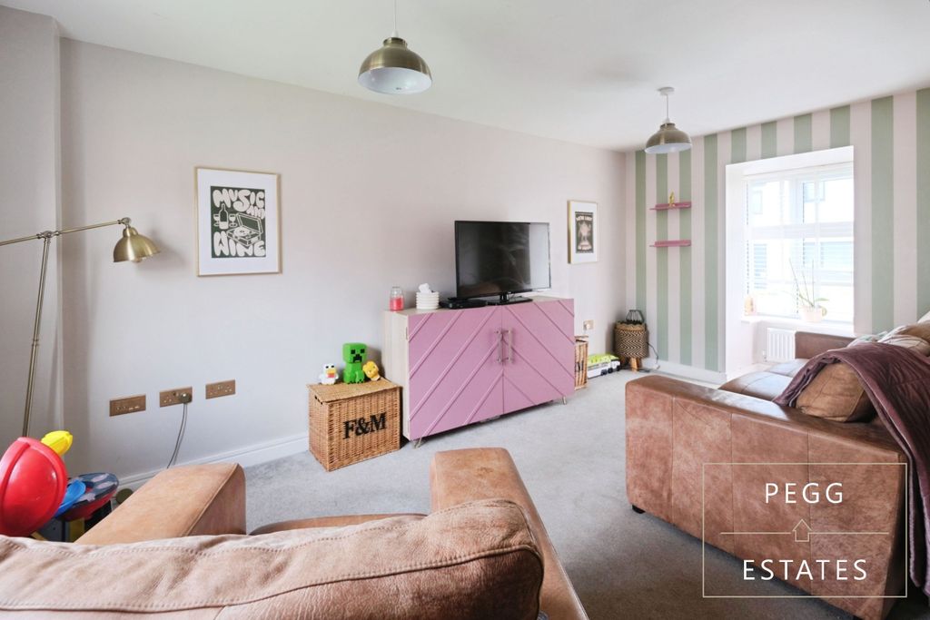 Property photo 2 of 18