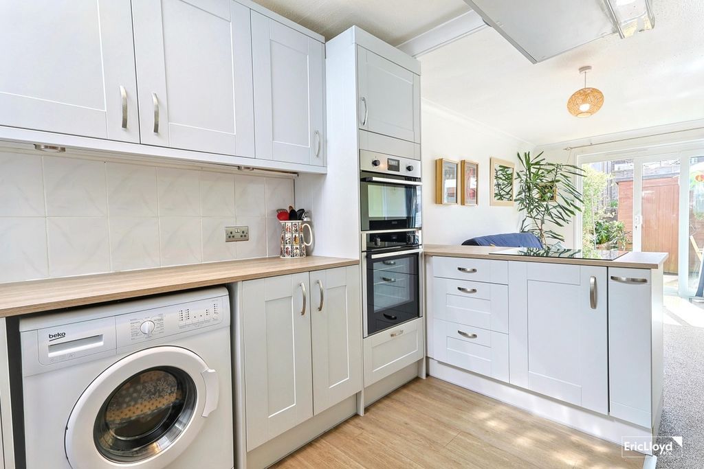 Property photo 3 of 14 Photo 6