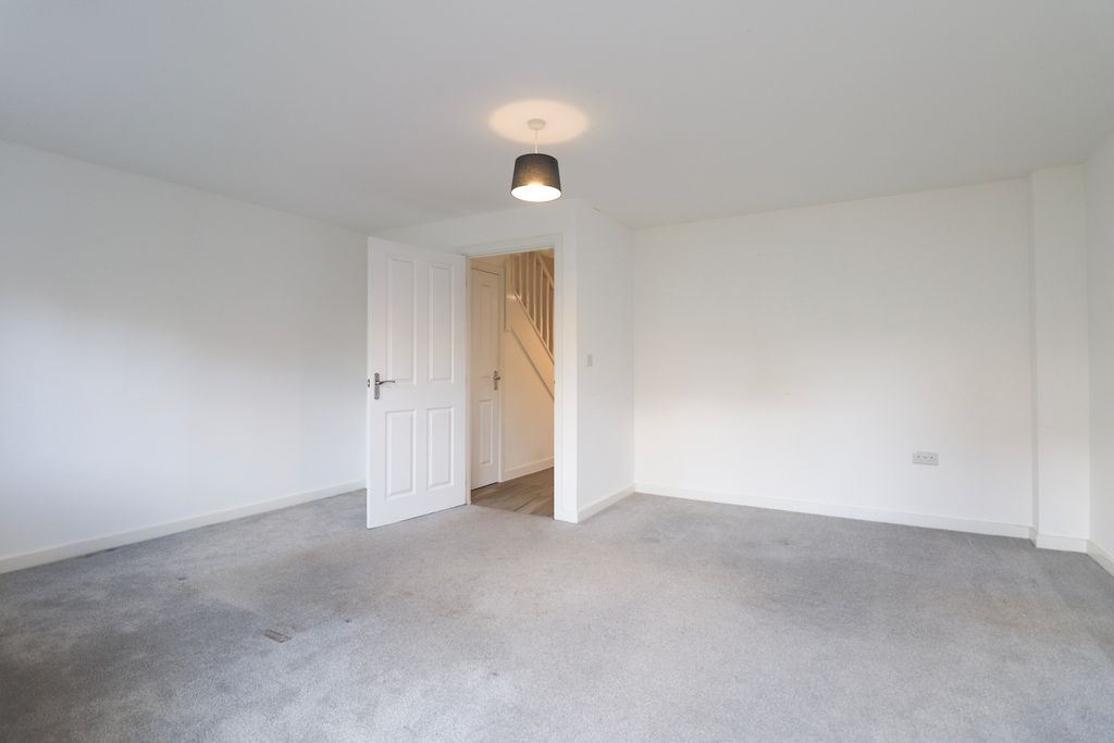 Property photo 3 of 26