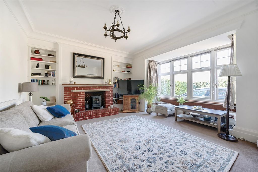 Property photo 2 of 12 Moss Lane