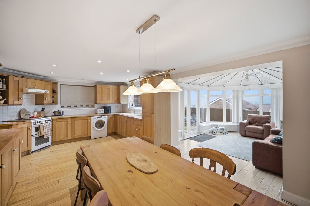 Property photo 1 of 32